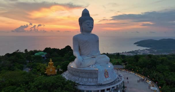 Вид Повітря Навколо Пхукета Великий Будда Красивому Заході Сонця 360 — стокове відео