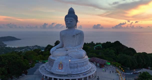 Antenn Utsikt Runt Phuket Stor Buddha Vacker Solnedgång 360 Graders — Stockvideo