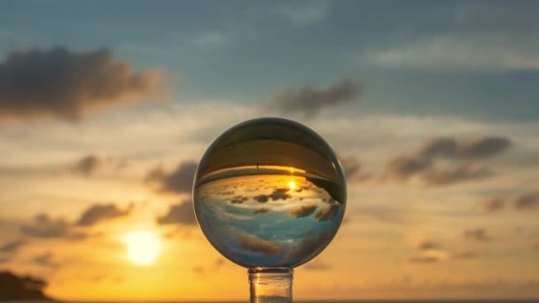 Kristal Kürenin Içinde Gün Batımında Muhteşem Bir Gökyüzü Phuket Sahilinde — Stok video
