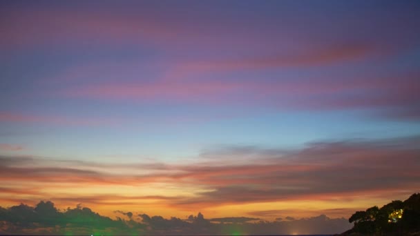 Пейзаж Ярко Желтого Заката Удивительный Свет Природы Облачный Небо Цветные — стоковое видео