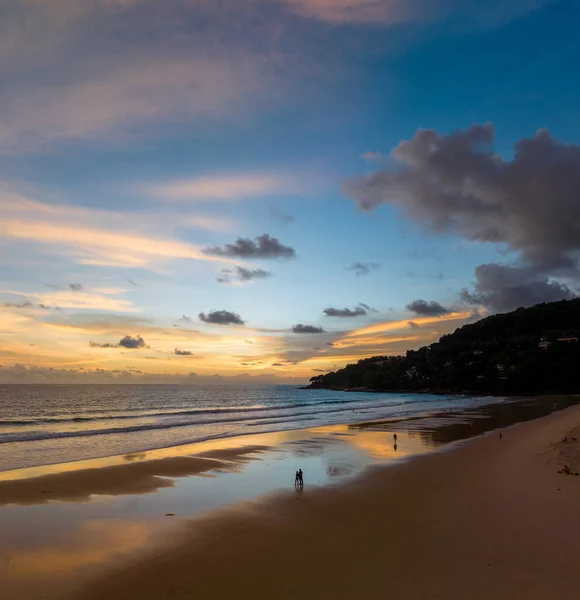 Los Drones Toman Fotos Del Hermoso Cielo Junto Playa Impresionante —  Fotos de Stock