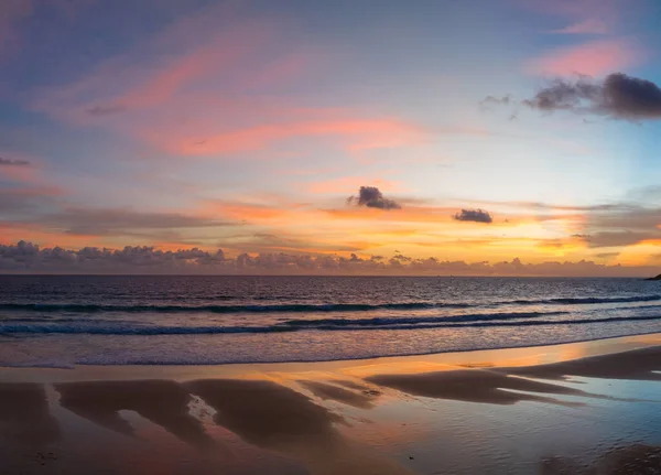 Drony Fotit Krásné Nebe Pláže Ohromujícím Západu Slunce — Stock fotografie