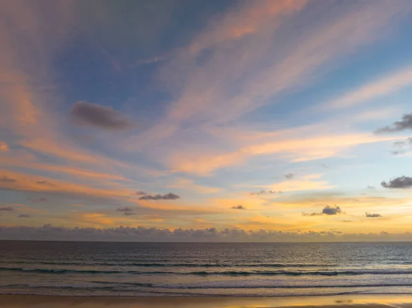 Panorama Aereo Vista Scena Romantica Cielo Rosa Tramonto Sulla Spiaggia — Foto Stock