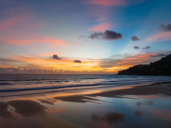 stock image Drones take pictures of the beautiful sky by the beach in stunning sunset