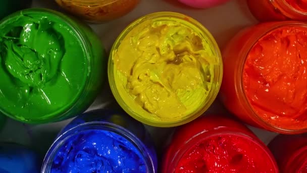 Bovenaanzicht Kleurrijke Kleuren Verpakt Een Glazen Pot Inkt Verf Voor — Stockvideo