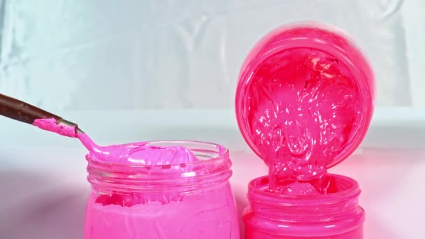 Gebruik Een Troffel Roze Mix Verzachten Roze Inkt Druipt Van — Stockvideo