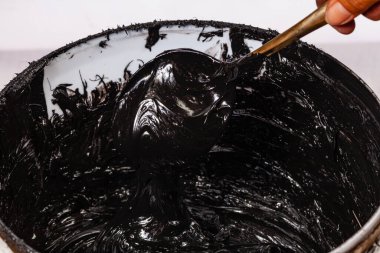 Kumaş tişörtler ve diğer malzemelerde baskı için mürekkep ya da boya.