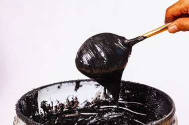 Kumaş tişörtler ve diğer malzemelerde baskı için mürekkep ya da boya.