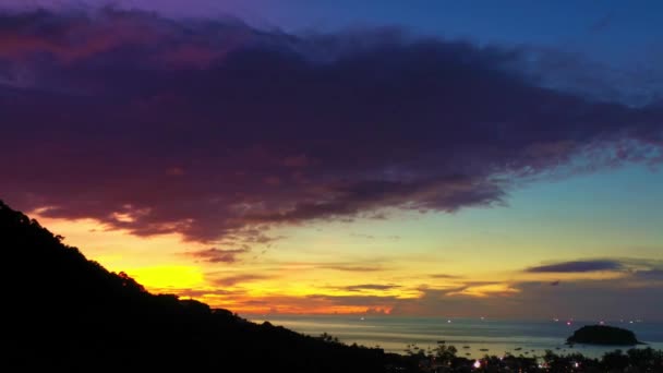 Widok Powietrza Odbicie Kolorowego Zachodu Słońca Morzu Jasnym Słońcem Godzinach — Wideo stockowe