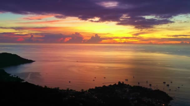 Vue Aérienne Reflet Coucher Soleil Coloré Sur Mer Avec Lumière — Video