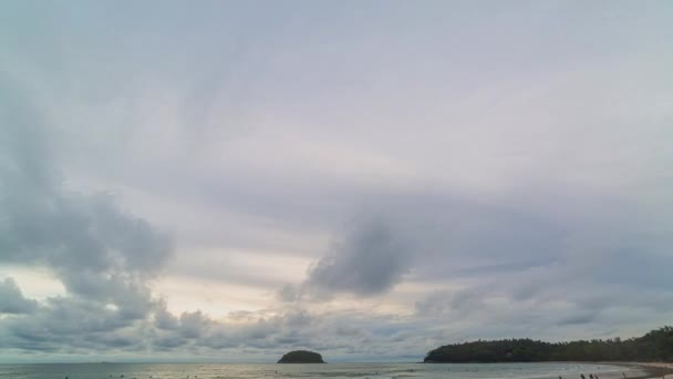 Time Lapse Nubes Moviéndose Por Encima Isla Paisaje Nocturno Con — Vídeo de stock