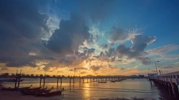 Barche Pesca Timelapse Sulla Spiaggia Molo Chalong Sunrise Sunrise Con — Video Stock