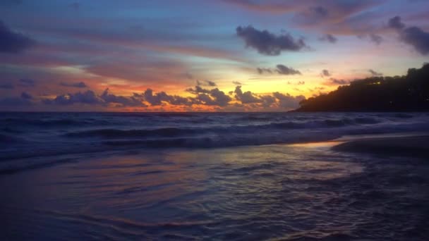 Schöne Goldene Himmel Sonnenuntergang Über Dem Ozean Szene Der Romantischen — Stockvideo