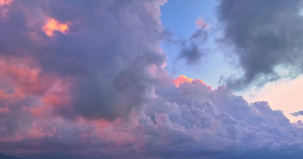 Légi Felvétel Erős Fény Megvilágította Égen Sodródó Felhőket Varázslatos Felhők — Stock videók