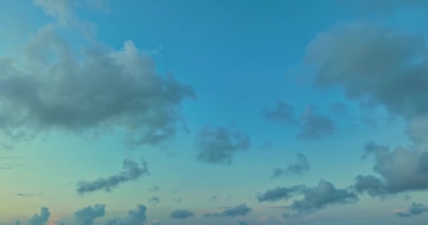 Vista Aérea Luz Brilhante Iluminou Nuvens Deriva Céu Nuvens Mágicas — Vídeo de Stock