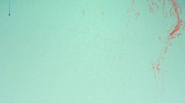.Pigment suda çözünür ve yeni renkler oluşturmak için diğer renklerle karıştığında yavaşça yayılır renkli görüntüler rüya gibi ve gerçeküstü bir atmosfer getirir suda renk çözünür. eğilim rengi
