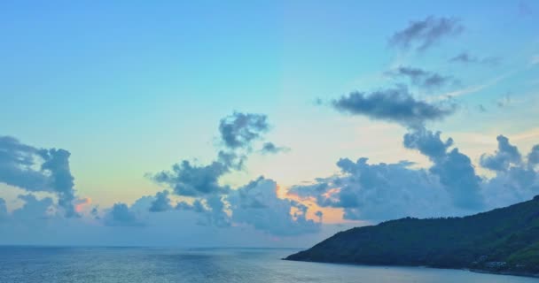 Atemberaubender Sonnenuntergang Über Der Insel Vor Dem Yanui Strand — Stockvideo