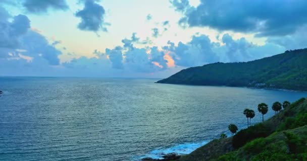 Εναέρια Θέα Εκπληκτικό Ηλιοβασίλεμα Πάνω Από Νησί Μπροστά Από Την — Αρχείο Βίντεο