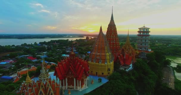 Vista Aérea Hermoso Templo Tham Suea Otro Lugar Famoso Una — Vídeos de Stock