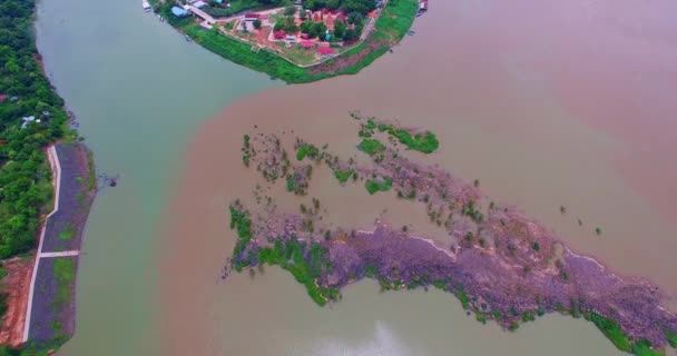 Khong Chiam Ubon Ratchathani의 교차로에서 강에서 놀라운 색상을 있습니다 배경의 — 비디오