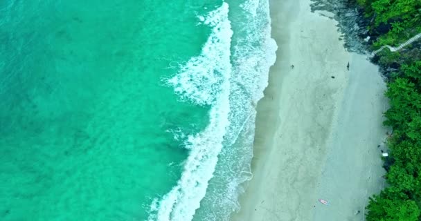 Εναέρια Θέα Μπλε Θάλασσα Γύρω Από Λευκή Άμμο Παραλία Στην — Αρχείο Βίντεο