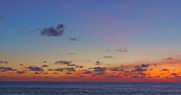 Gelombang Warna Bawah Langit Yang Indah Saat Matahari Terbenam Pantai — Stok Video