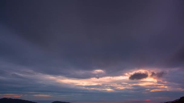 Nubes Moviéndose Lentamente Cielo Impresionante Escena Colorido Cielo Romántico Puesta — Vídeos de Stock