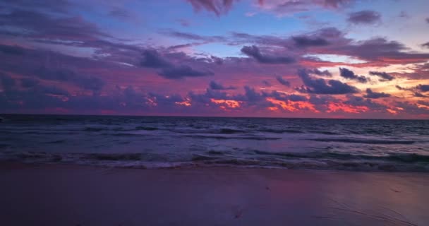 Sanfte Wellen Unter Wunderschönem Himmel Bei Sonnenuntergang Karon Beach Phuket — Stockvideo