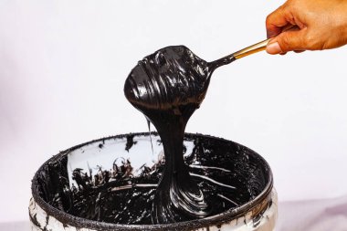 Kumaş tişörtler ve diğer malzemelerde baskı için mürekkep ya da boya.