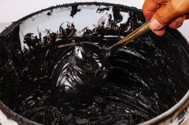 Kumaş tişörtler ve diğer malzemelerde baskı için mürekkep ya da boya.