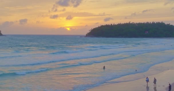 Widok Lotu Ptaka Odbicie Pięknego Nieba Zachodzie Słońca Plaży — Wideo stockowe