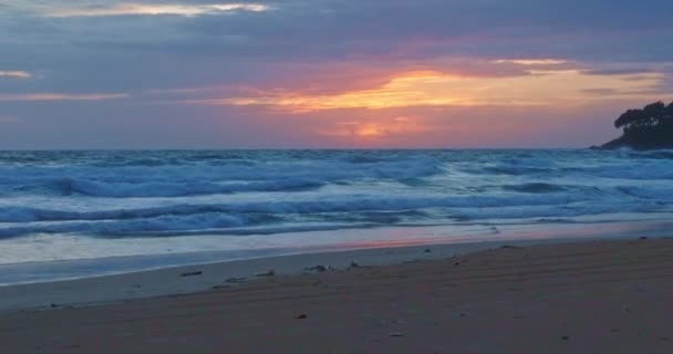Widok Lotu Ptaka Egzotyczne Kolorowe Niebo Jasnym Zachodzie Słońca Plaży — Wideo stockowe