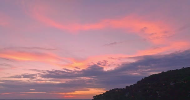 Vue Aérienne Ciel Coloré Exotique Coucher Soleil Lumineux Karon Plage — Video
