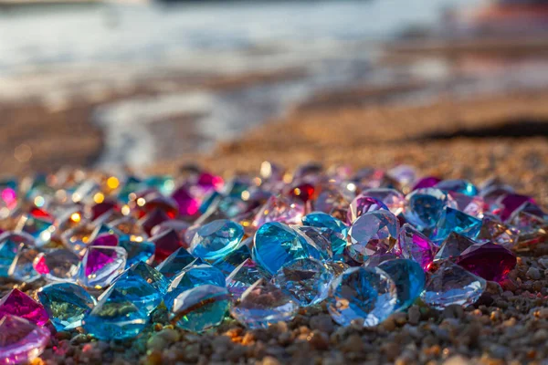 Sahilde renkli elmaslar