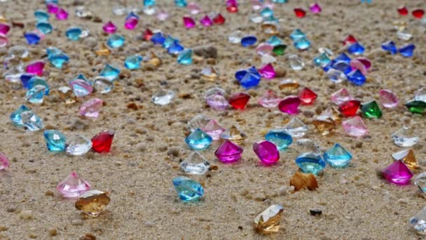 Una Spiaggia Ricoperta Diamanti Colorati — Video Stock