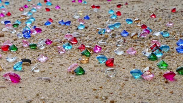 Praias Espalhadas Com Diamantes Coloridos — Vídeo de Stock