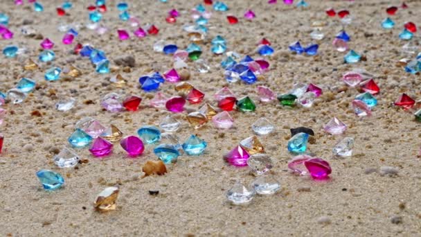 散落在海滩上的钻石 — 图库视频影像