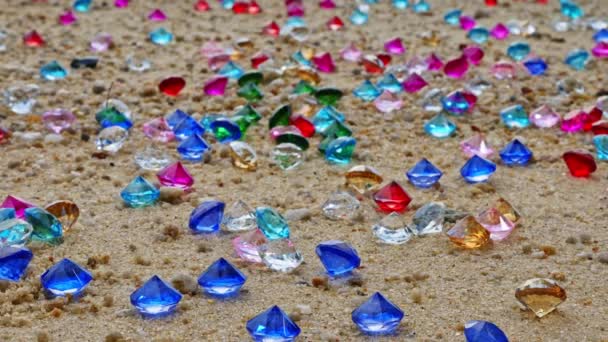 Sur Plage Les Diamants Colorés Sont Éparpillés — Video