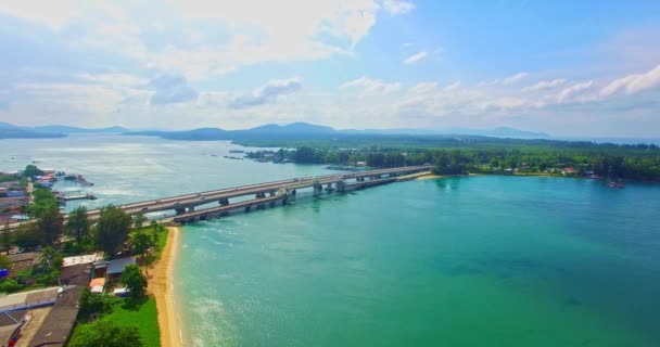 Αεροφωτογραφία Της Γέφυρας Sarasin Συνδέει Πουκέτ Phang Nga — Αρχείο Βίντεο