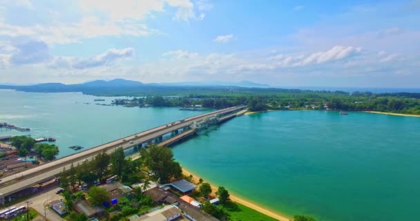 Vista Desde Aire Del Puente Sarasin Través Del Mar Azul — Vídeo de stock