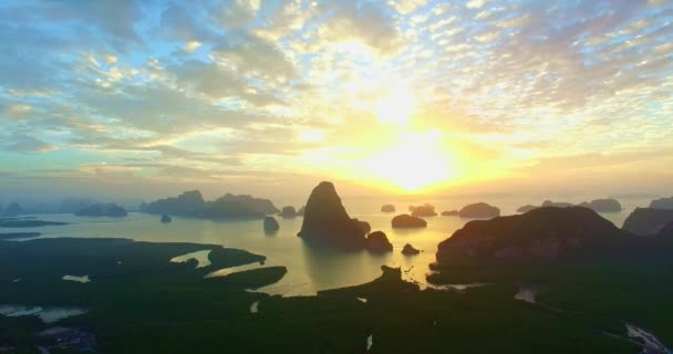 Letecký Pohled Fantasy Oblačnost Při Východu Slunce Nad Samed Nang — Stock video