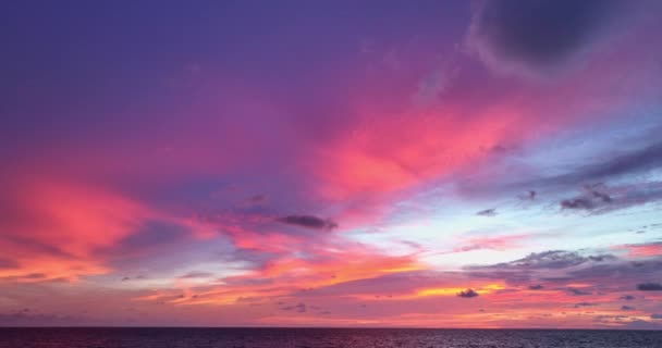 Vista Aérea Incrível Céu Colorido Pôr Sol Acima Oceano — Vídeo de Stock