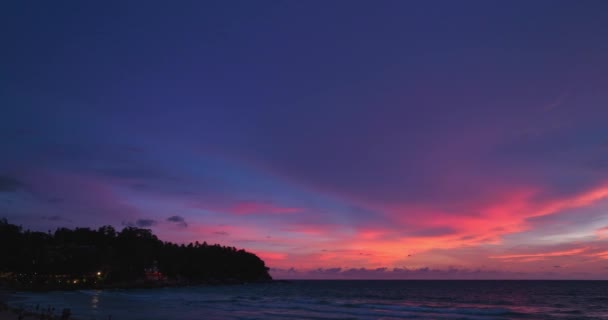 Воздушный Вид Удивительных Розовых Облаков Закате Над Океаном — стоковое видео