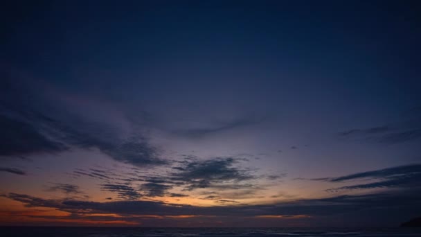 Günbatımında Çarpıcı Gökyüzünde Hızlandırılmış Bulutlar Yavaşça Hareket Ediyor Doğa Videosu — Stok video