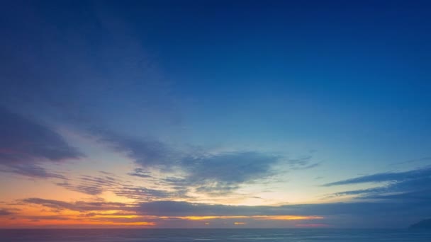 Günbatımında Çarpıcı Gökyüzünde Hızlandırılmış Bulutlar Yavaşça Hareket Ediyor Doğa Videosu — Stok video