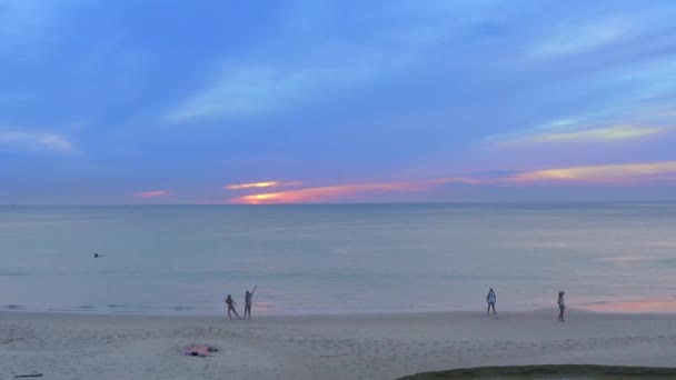 Vista Aérea Canal Sinuoso Uma Praia Areia Belo Pôr Sol — Vídeo de Stock