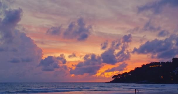 Splendore Stupefacente Luce Rosa Sulla Superficie Del Mare Karon Spiaggia — Video Stock