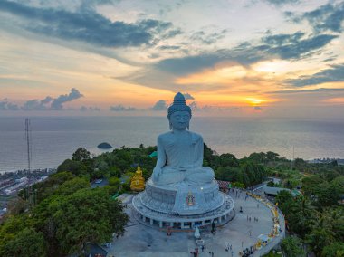 Phuket 'in etrafındaki hava manzarası Büyük Buda' nın güzel günbatımında