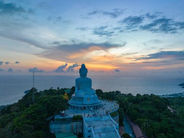 Phuket 'in etrafındaki hava manzarası Büyük Buda' nın güzel günbatımında