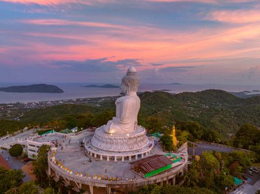 Phuket 'in etrafındaki hava manzarası Büyük Buda' nın güzel günbatımında